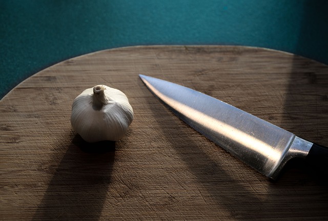 Garlic and knife