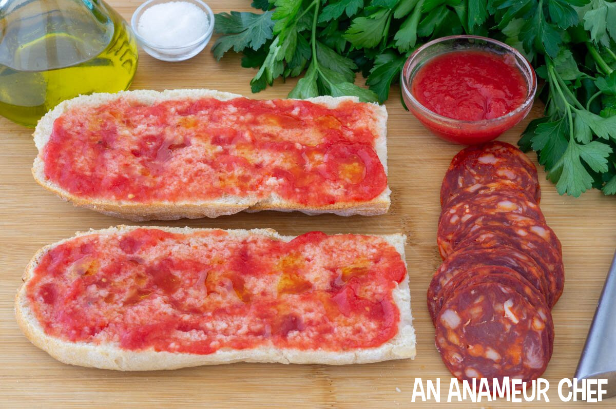 Chorizo sandwich (spread tomato and oil)