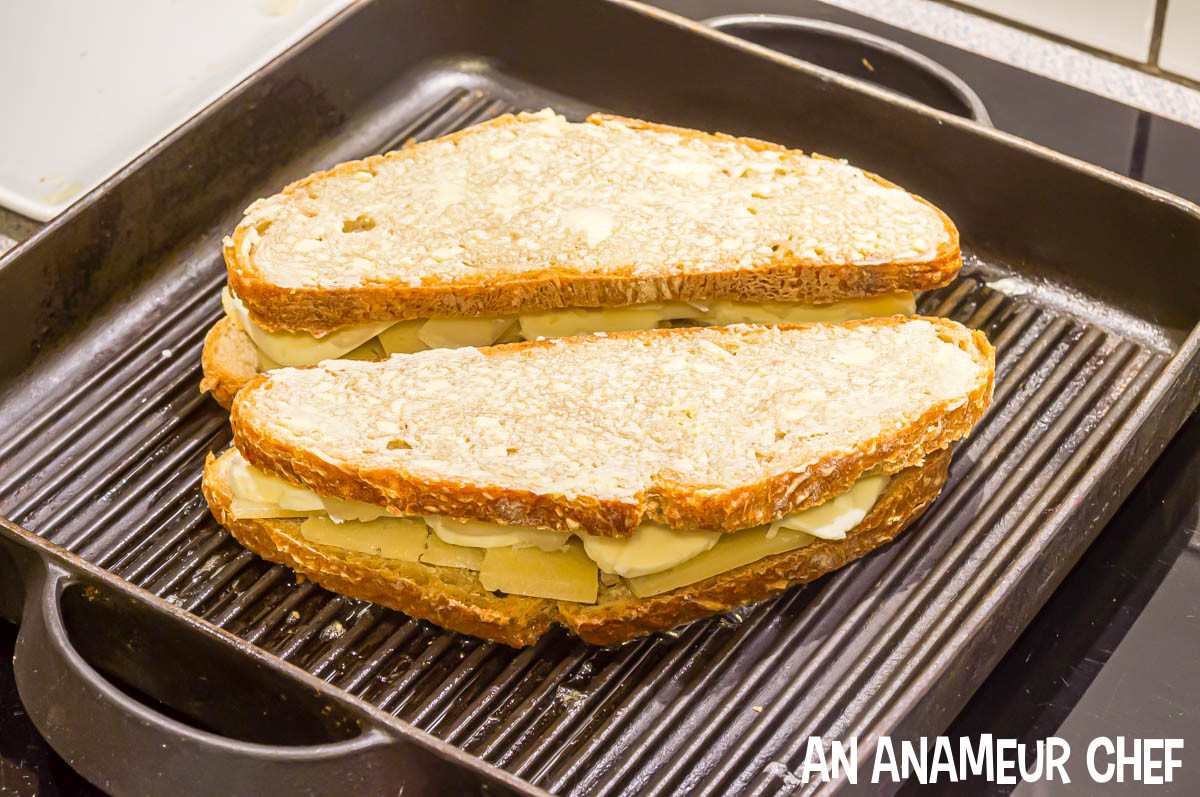 Melted cheese sandwich