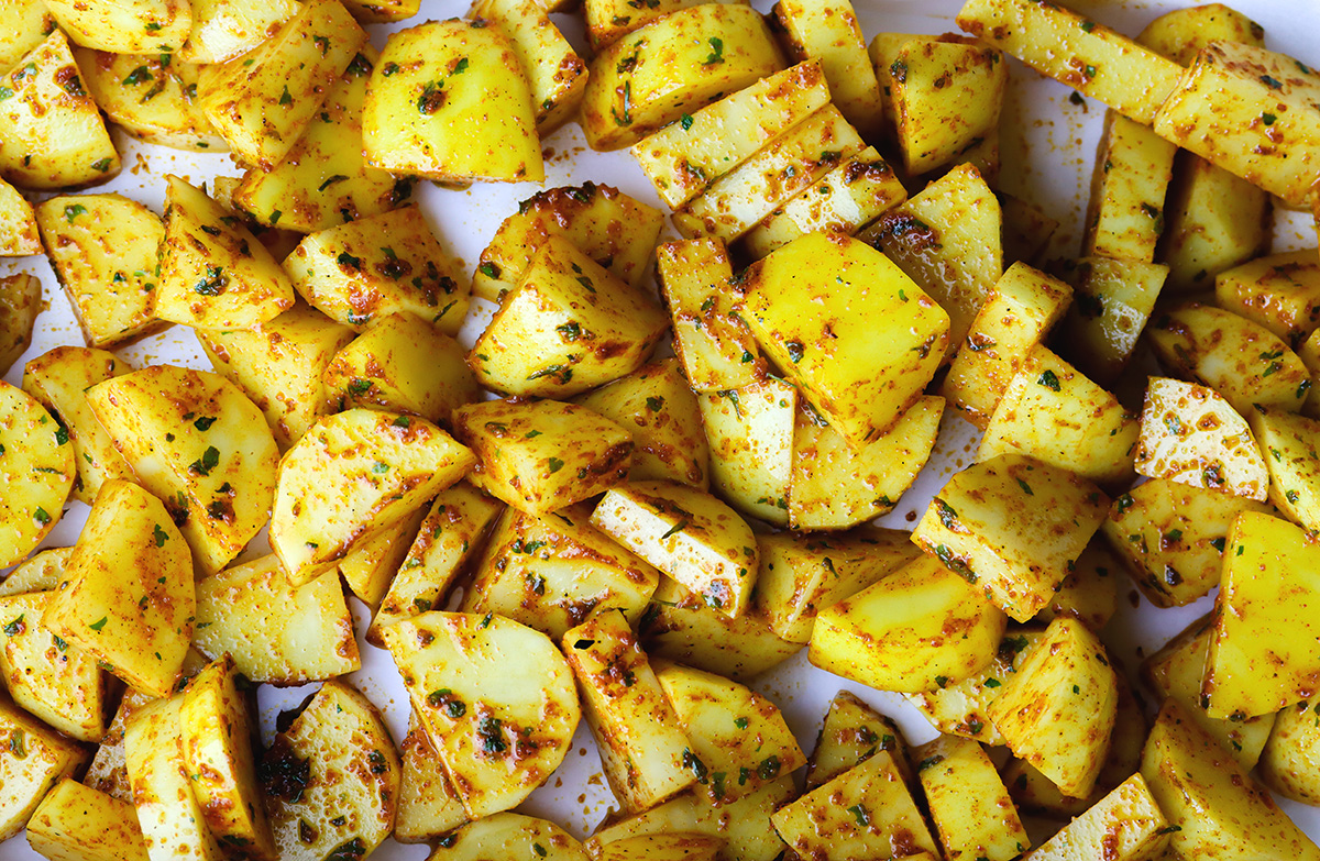 Potatoes for roasted rabbit legs